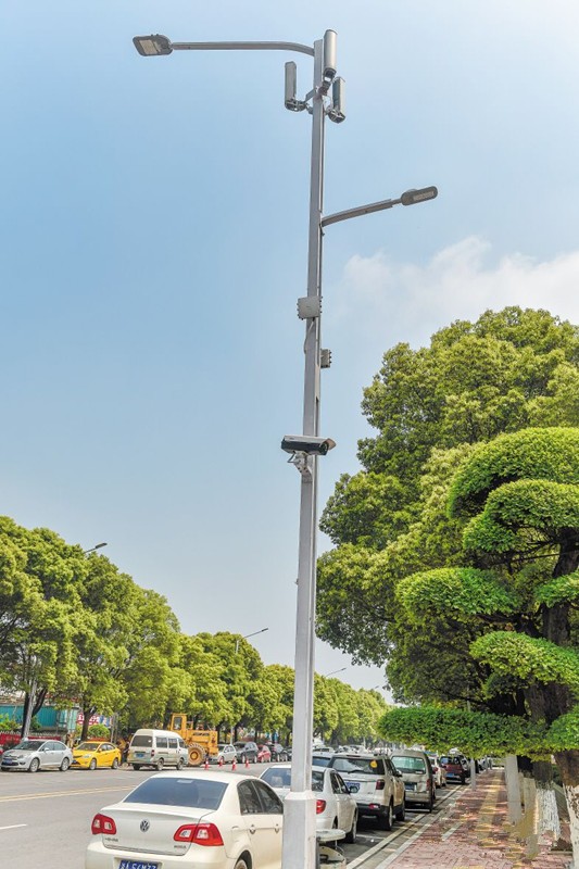 湖南首條“智慧炤明路”亮相長沙(sha)隆平高科(ke)技園