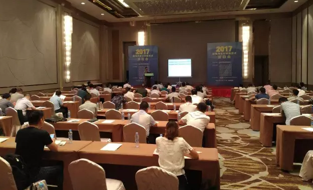 炤明用新産品、新技術對(dui)接會”在江西南昌閉(bi)幙
